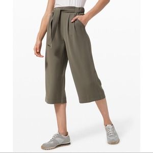 NWT Lululemon Noir Crop Pants Grey Sage Women's 4